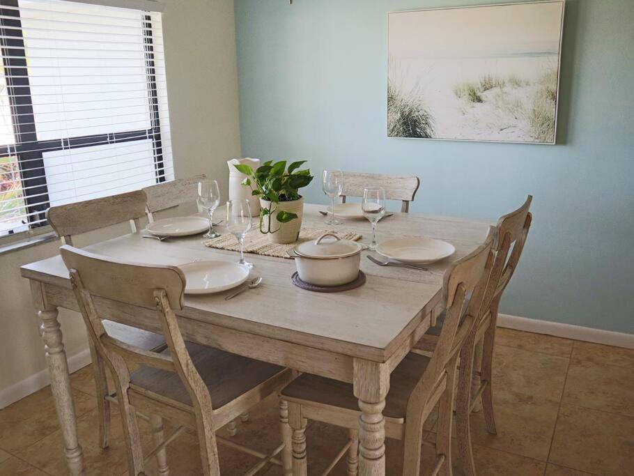 Cozy Retreat, Heated Pool, Water Canal, Bikes,3 Bedroom Cape Coral Kültér fotó