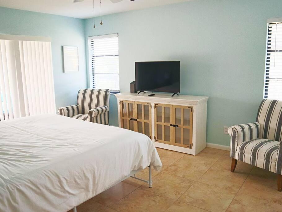 Cozy Retreat, Heated Pool, Water Canal, Bikes,3 Bedroom Cape Coral Kültér fotó