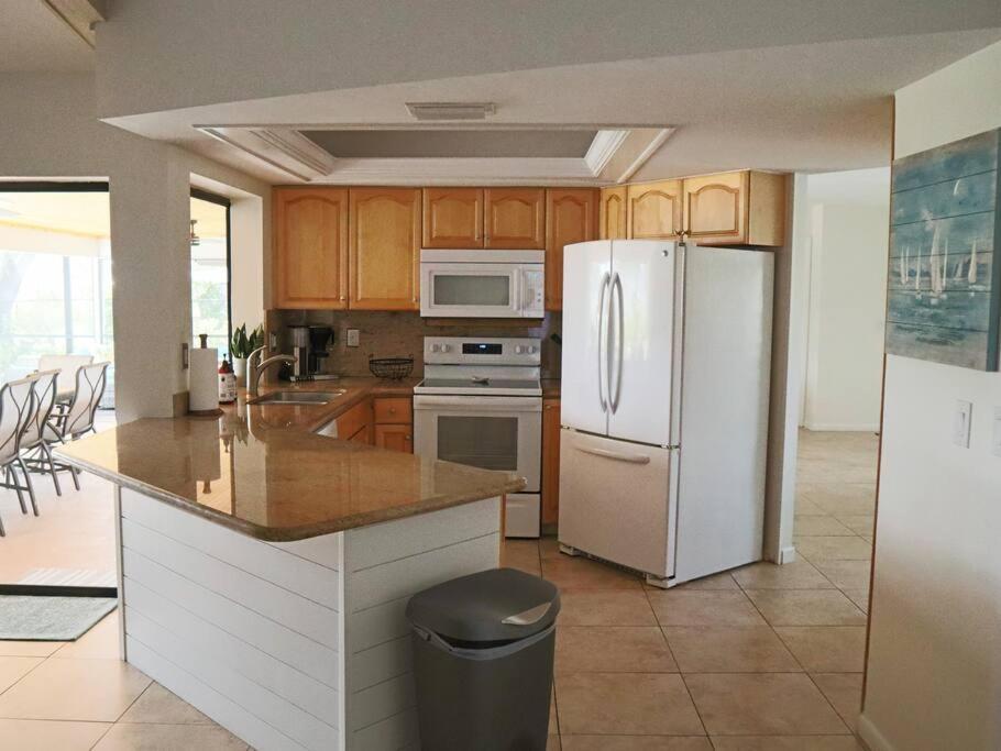 Cozy Retreat, Heated Pool, Water Canal, Bikes,3 Bedroom Cape Coral Kültér fotó