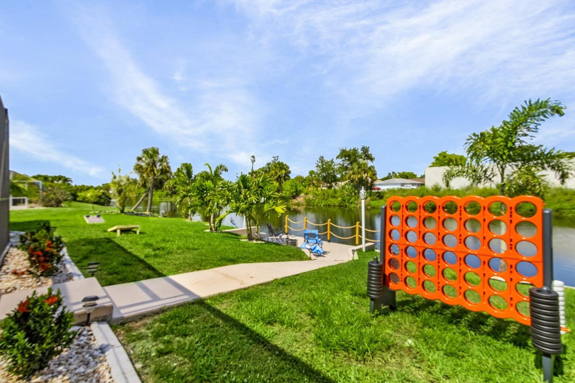 Cozy Retreat, Heated Pool, Water Canal, Bikes,3 Bedroom Cape Coral Kültér fotó