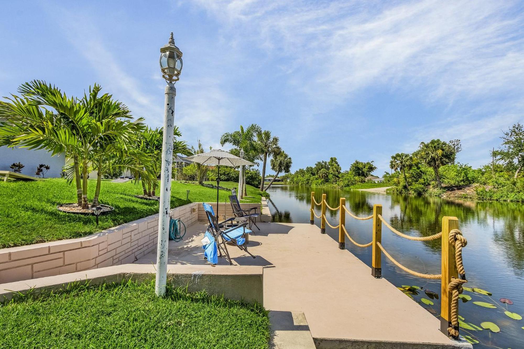 Cozy Retreat, Heated Pool, Water Canal, Bikes,3 Bedroom Cape Coral Kültér fotó