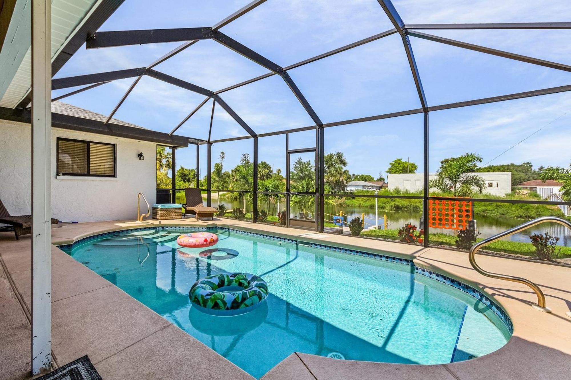 Cozy Retreat, Heated Pool, Water Canal, Bikes,3 Bedroom Cape Coral Kültér fotó