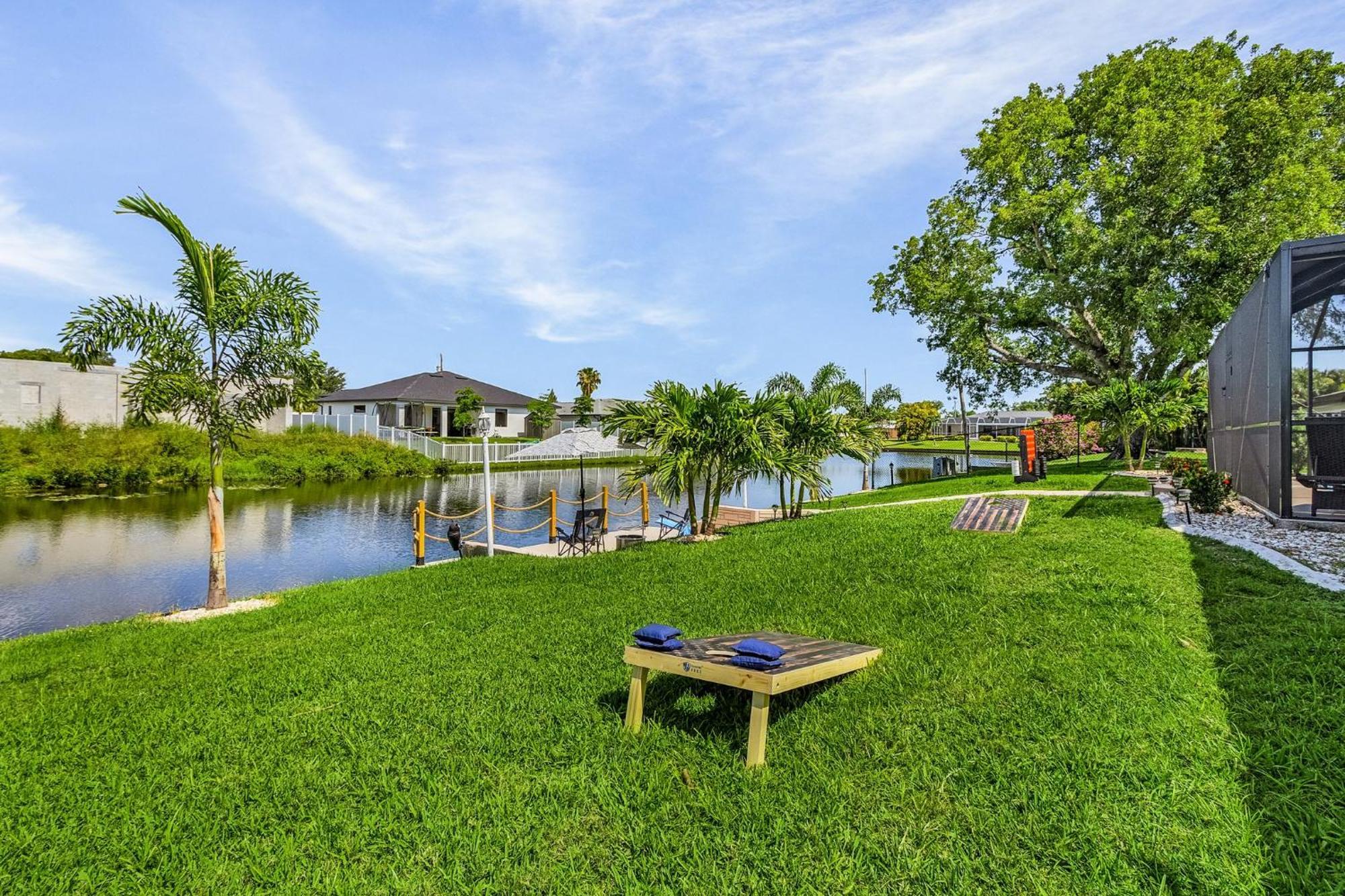 Cozy Retreat, Heated Pool, Water Canal, Bikes,3 Bedroom Cape Coral Kültér fotó