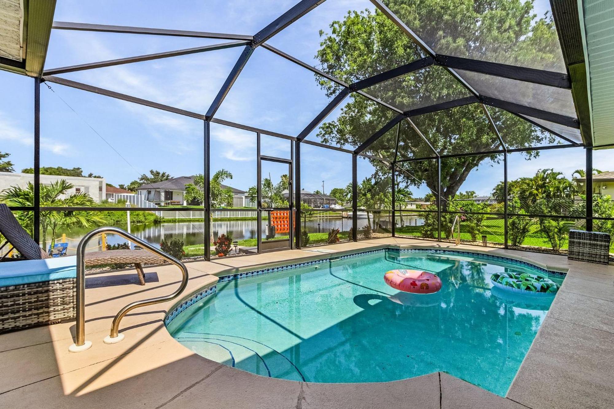 Cozy Retreat, Heated Pool, Water Canal, Bikes,3 Bedroom Cape Coral Kültér fotó